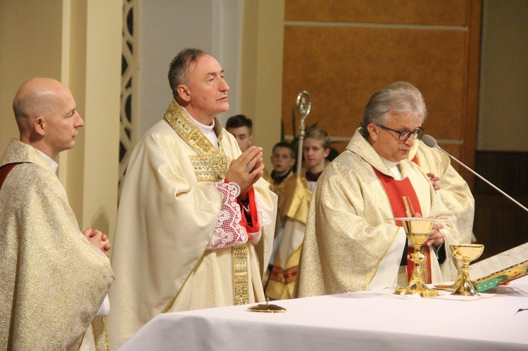 Poświęcenie witraży i kaplicy wieczystej adoracji w Tarnowie-Mościcach