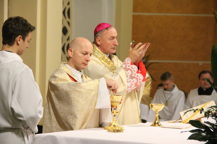 Poświęcenie witraży i kaplicy wieczystej adoracji w Tarnowie-Mościcach