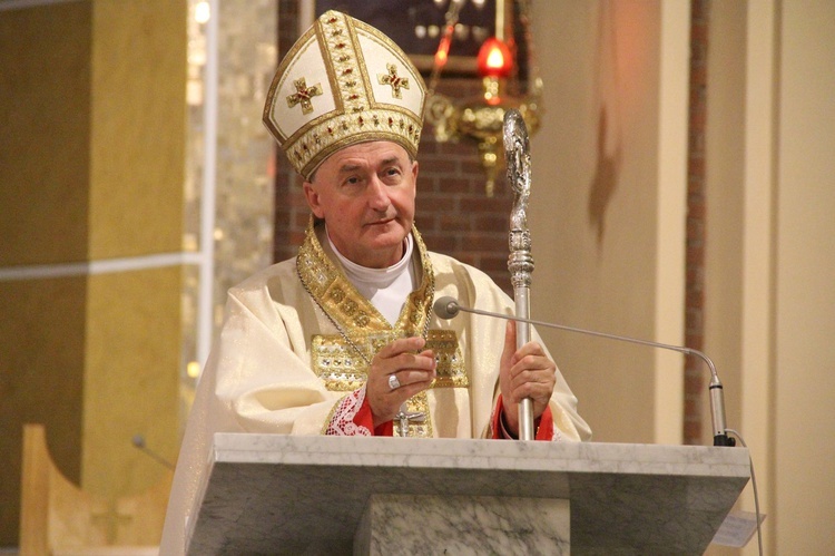 Poświęcenie witraży i kaplicy wieczystej adoracji w Tarnowie-Mościcach