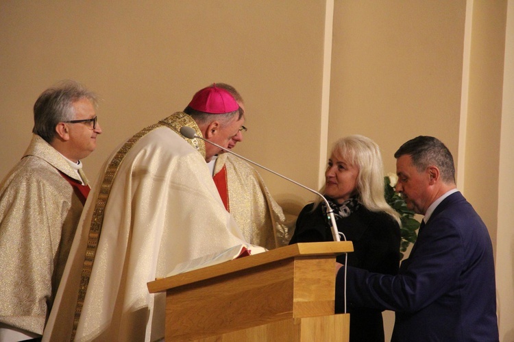 Poświęcenie witraży i kaplicy wieczystej adoracji w Tarnowie-Mościcach