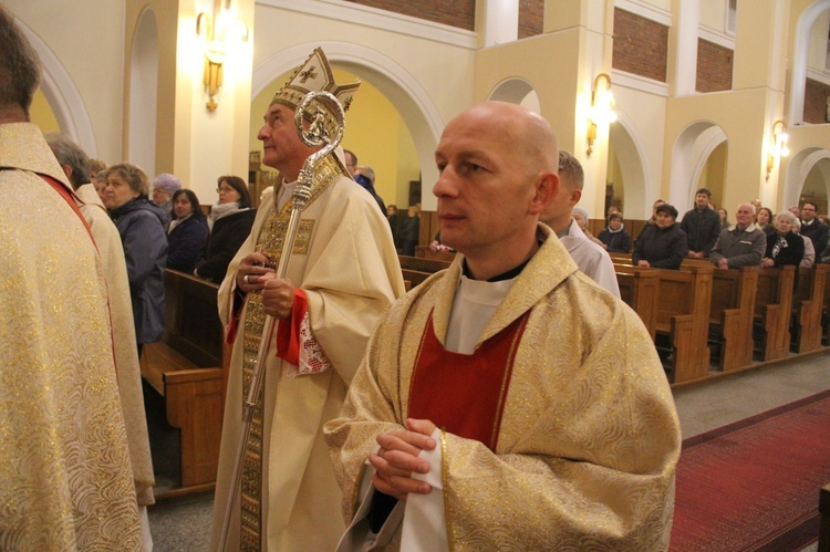 Poświęcenie witraży i kaplicy wieczystej adoracji w Tarnowie-Mościcach