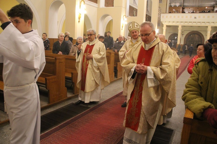 Poświęcenie witraży i kaplicy wieczystej adoracji w Tarnowie-Mościcach