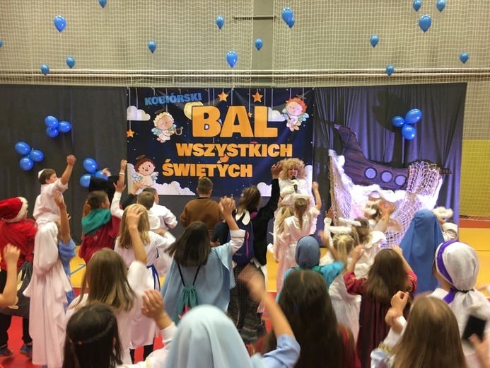 Kobiór. Bal Wszystkich Świętych