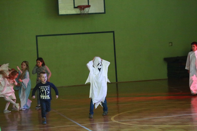 Bal świętych w Zbylitowskiej Górze