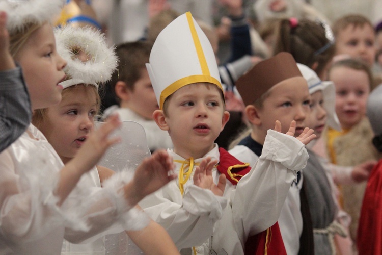 Salezjan zaprosił świętych