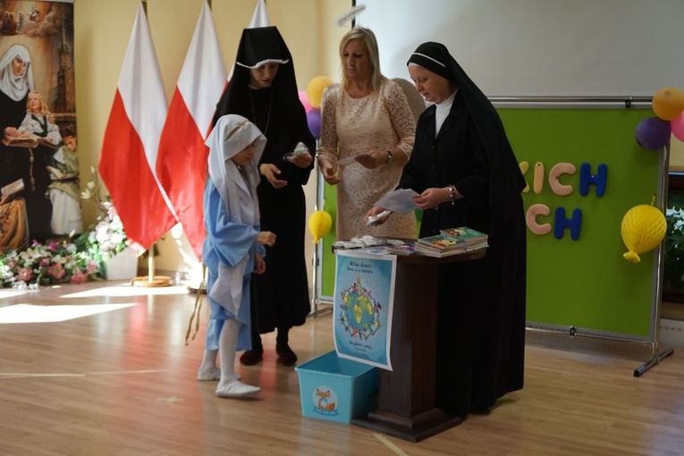 Bal świętych w przedszkolu sióstr prezentek