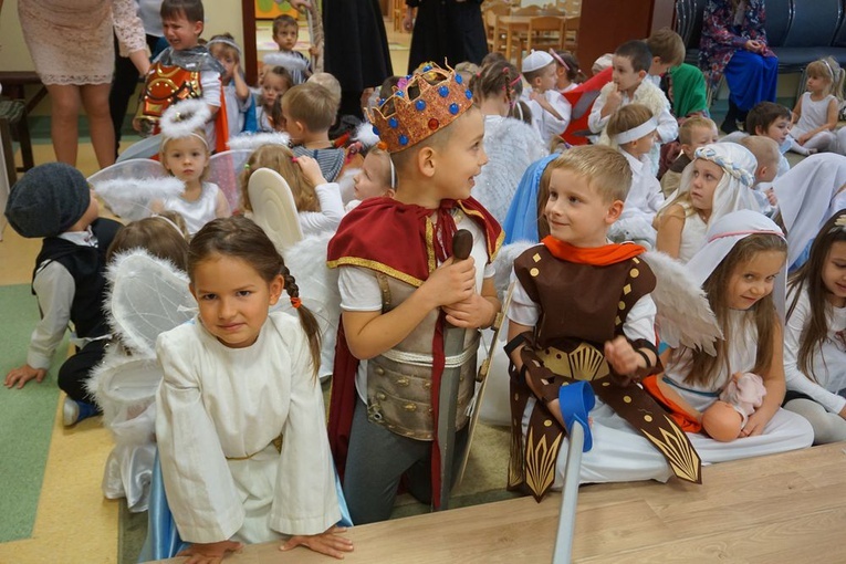 Bal świętych w przedszkolu sióstr prezentek