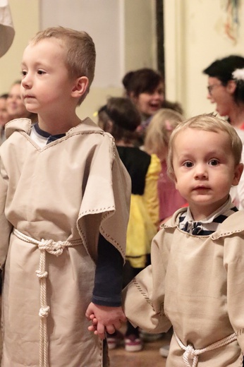 Święci z franciszkańskiego balu