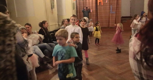 Święci z franciszkańskiego balu