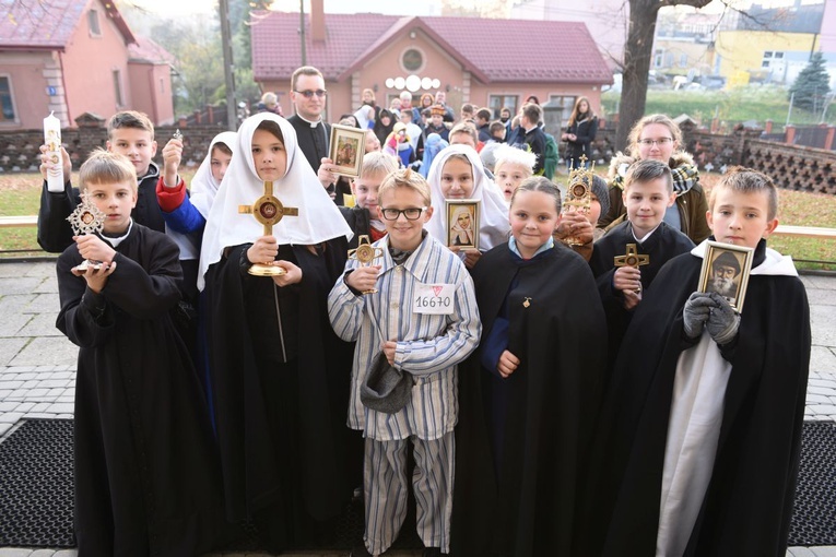 Z par. Krzyża Świętego przyszło na orszak około 80 dzieci. 