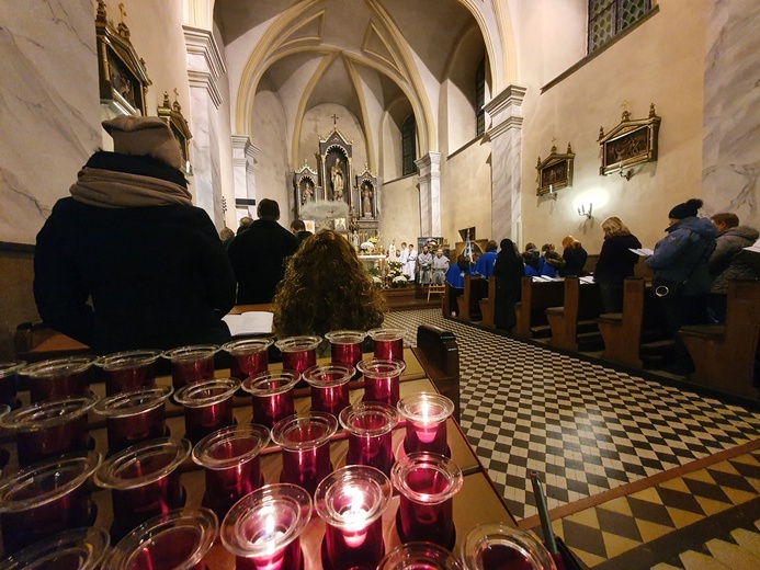 Holy wins, czyli święci na ulicach miast