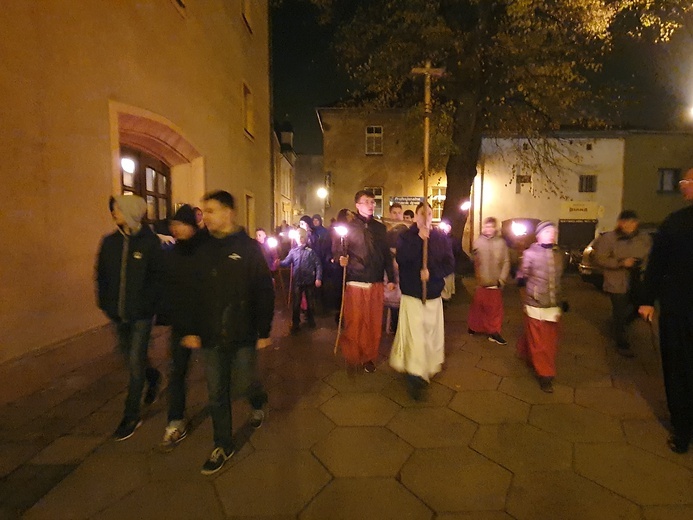 Holy wins, czyli święci na ulicach miast