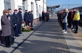 Katarzyna Kołodziejska (z lewej) ma nadzieję, że te obchody wpiszą się na stałe w kalendarz szkoły.