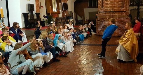Bal świętych w kołobrzeskiej parafii mariackiej