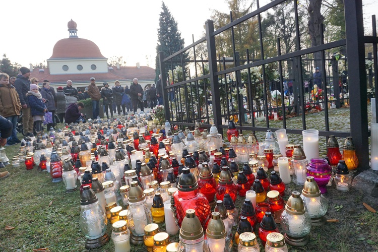 Wszystkich Świętych na cmentarzu Centralnym w Gliwicach