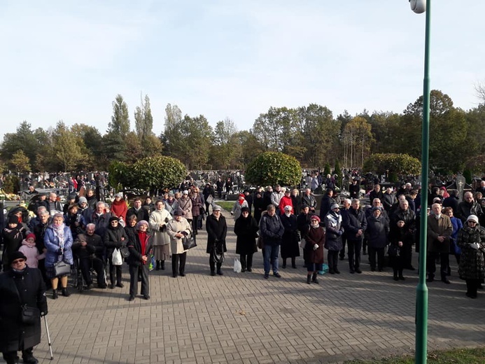 Na wszystkich nekropoliach w diecezji sprawowane były Eucharystie.