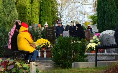 Wszystkich Świętych. Zamyślenia na warmińskich cmentarzach