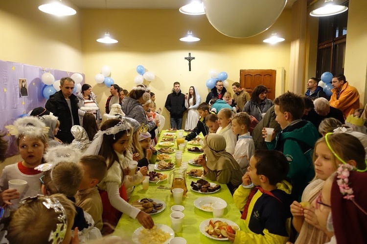 Parada i Bal Wszystkich Świętych we Wrocławiu-Strachocinie