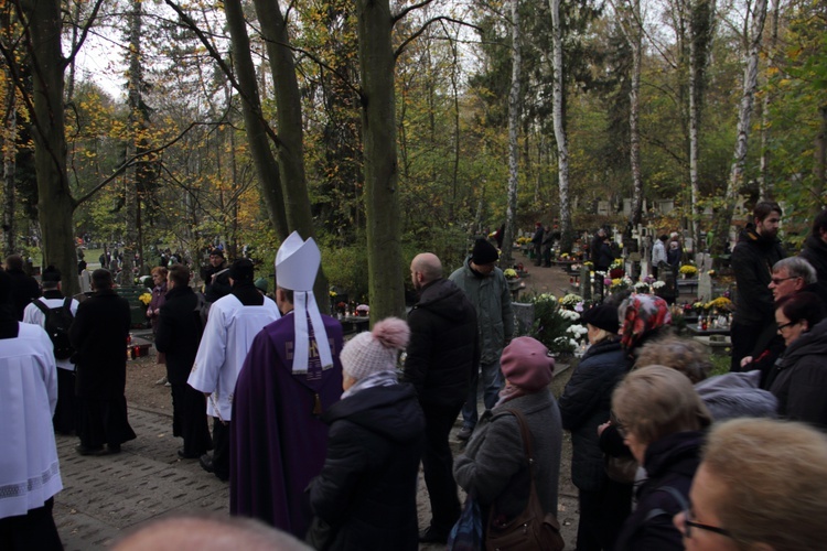 Dzień Wszystkich Świętych na gdańskim cmentarzu Srebrzysko