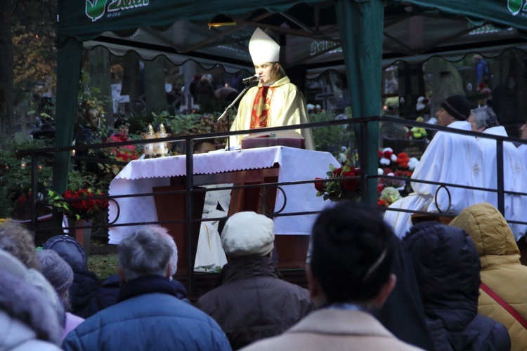 Dzień Wszystkich Świętych na gdańskim cmentarzu Srebrzysko