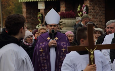 Recepta na świętość - uroczystość Wszystkich Świętych na gdańskim cmentarzu centralnym