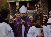 Recepta na świętość - uroczystość Wszystkich Świętych na gdańskim cmentarzu centralnym