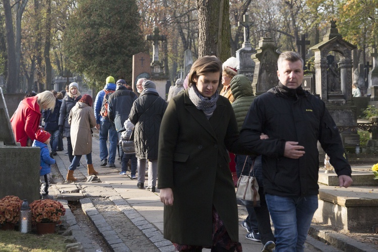 Procesja po Starych Powązkach