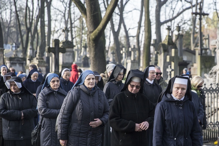 Procesja po Starych Powązkach