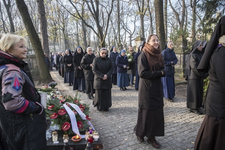 Procesja po Starych Powązkach