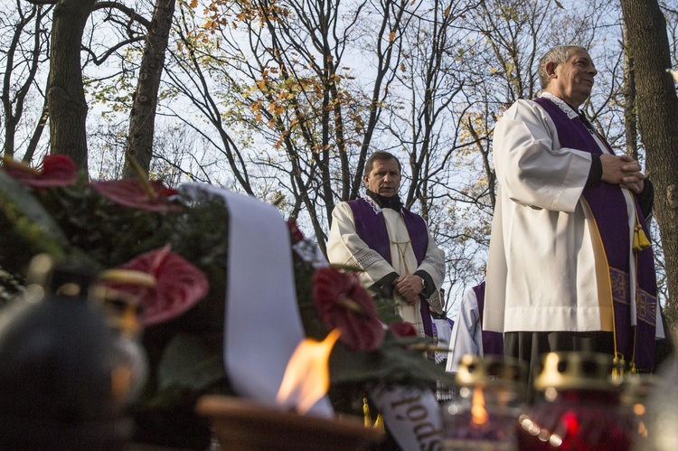 Procesja po Starych Powązkach