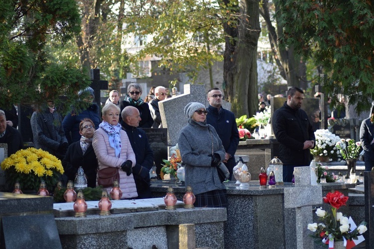 Modlitwa na cmentarzu katedrlanym w Sandomierzu