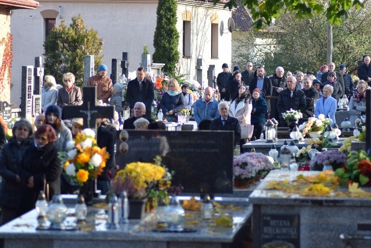 Modlitwa na cmentarzu katedrlanym w Sandomierzu