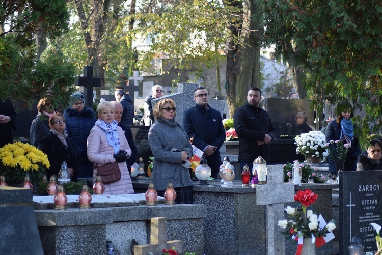 Modlitwa na cmentarzu katedrlanym w Sandomierzu