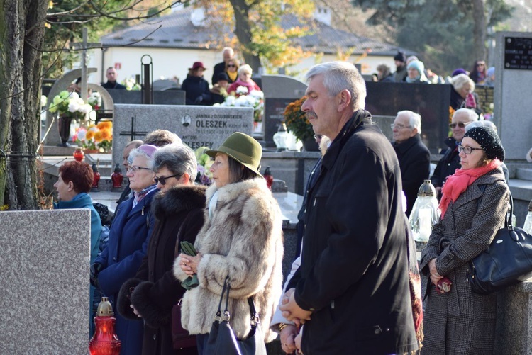 Modlitwa na cmentarzu katedrlanym w Sandomierzu