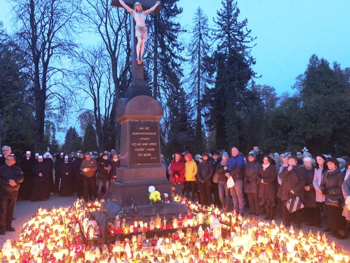 Bp Pindel we Wszystkich Świętych na cieszyńskim cmentarzu - 2019