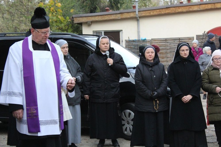 Msza św. i procesja na świdnickim cmentarzu