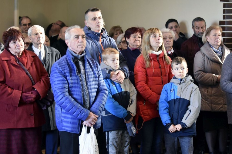 Msza św. i procesja na świdnickim cmentarzu