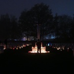 Krakowskie cmentarze po zmroku