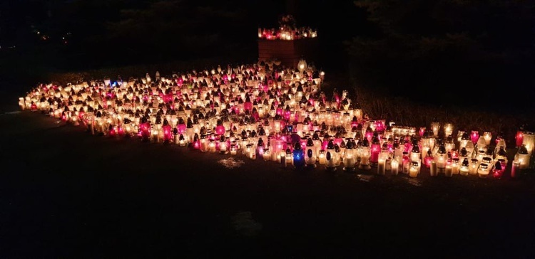 Cmentarze diecezji świdnickiej nocą