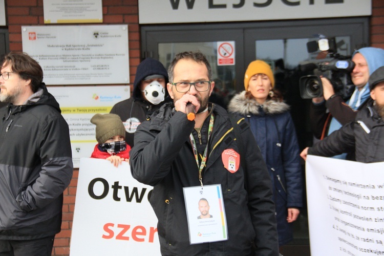 Protest ekologiczny "Benzen nas zabija"