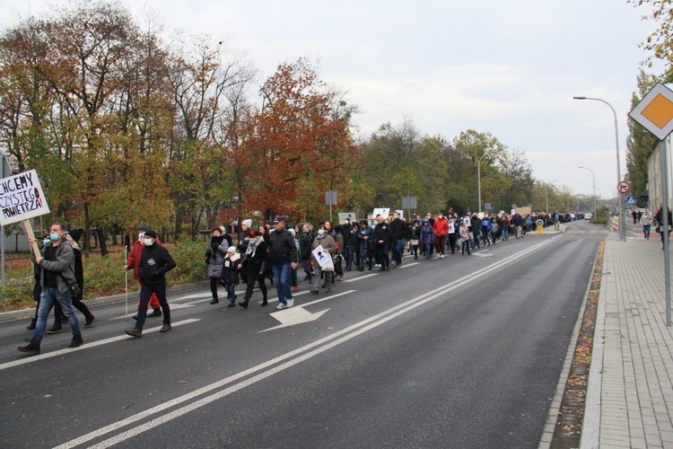 Protest ekologiczny "Benzen nas zabija"