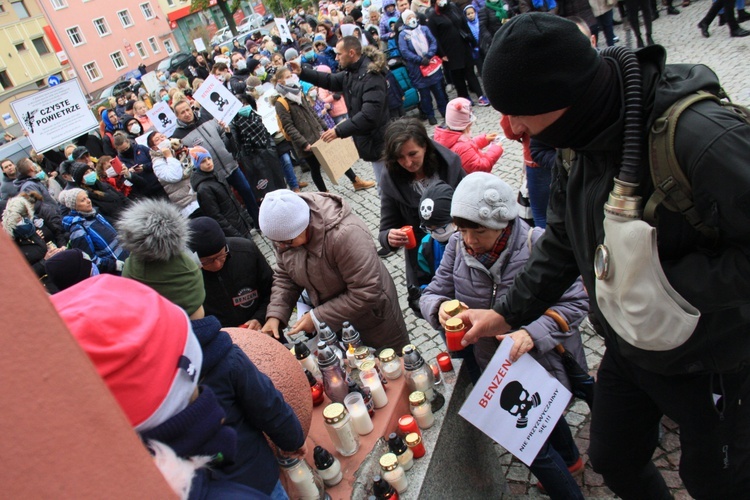 Protest ekologiczny "Benzen nas zabija"