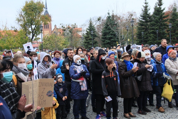 Protest ekologiczny "Benzen nas zabija"