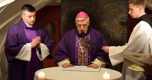 Modlitwa za zmarłych biskupów i kapłanów