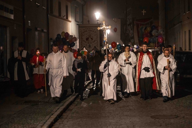 Marsz Wszystkich Świętych w Kątach Wrocławskich