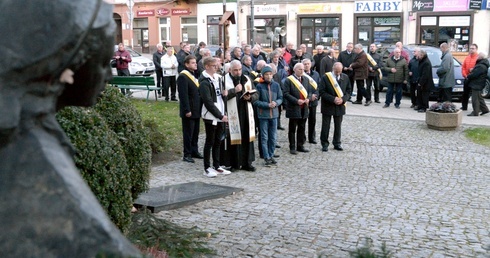 Przed figurą Maryi Matki Życia uczestnicy męskiej modlitwy odmówili chwalebne tajemnice Różańca.