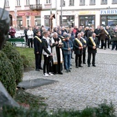 Przed figurą Maryi Matki Życia uczestnicy męskiej modlitwy odmówili chwalebne tajemnice Różańca.