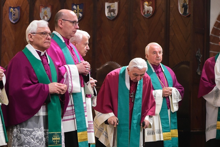 Pontyfikalna Msza św. w intencji zmarłych biskupów i kanoników