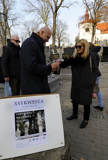 Kwesta na pułtuskich cmentarzach