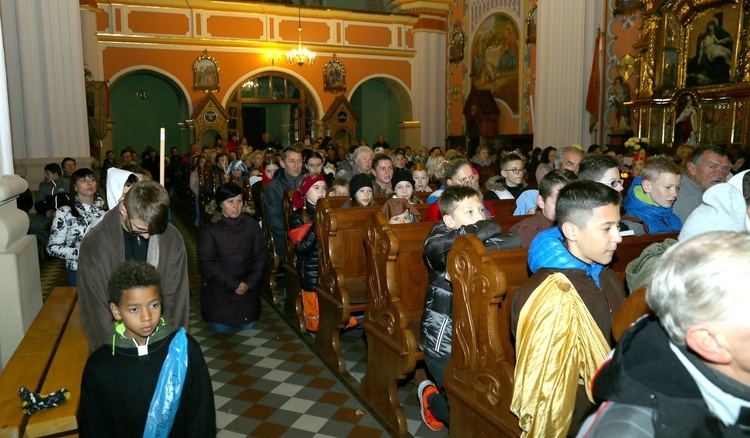 Orszak świętych w Wierzchosławicach